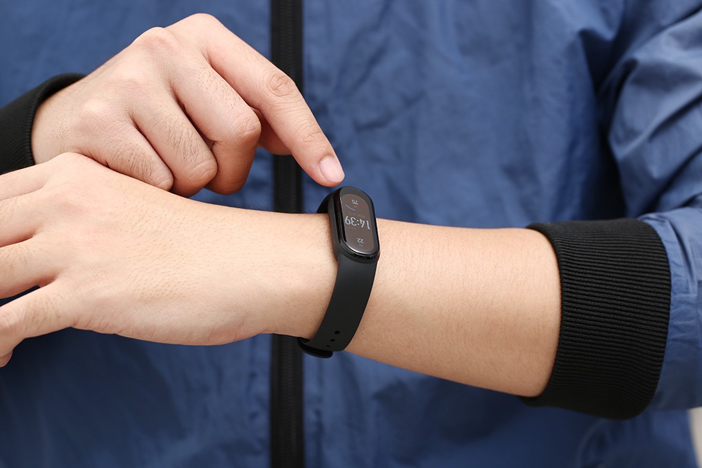 Mi Band 6 có thể thực hiện cuộc gọi điện thoại không? Có tiếng Việt không?