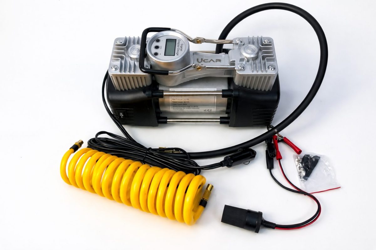 Máy Bơm Lốp ô Tô 2 Xilanh Ucar Air Compressor , đồng Hồ Hiển Thị Kỹ Thuật Số, Tự động Dừng Khi đạt áp Suất, Công Suất Lớn